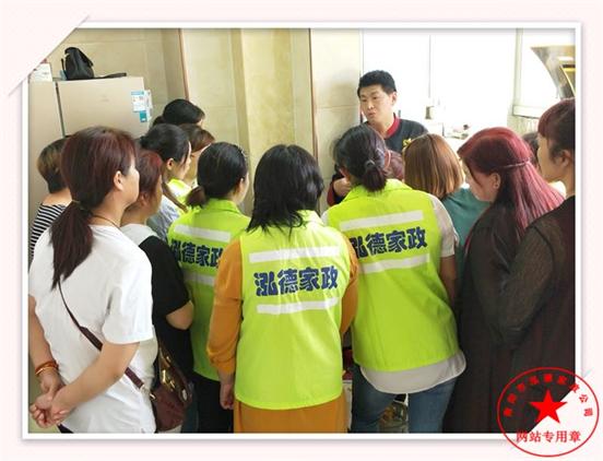 母乳喂養(yǎng)早知道。社旗有金牌月嫂嗎？
